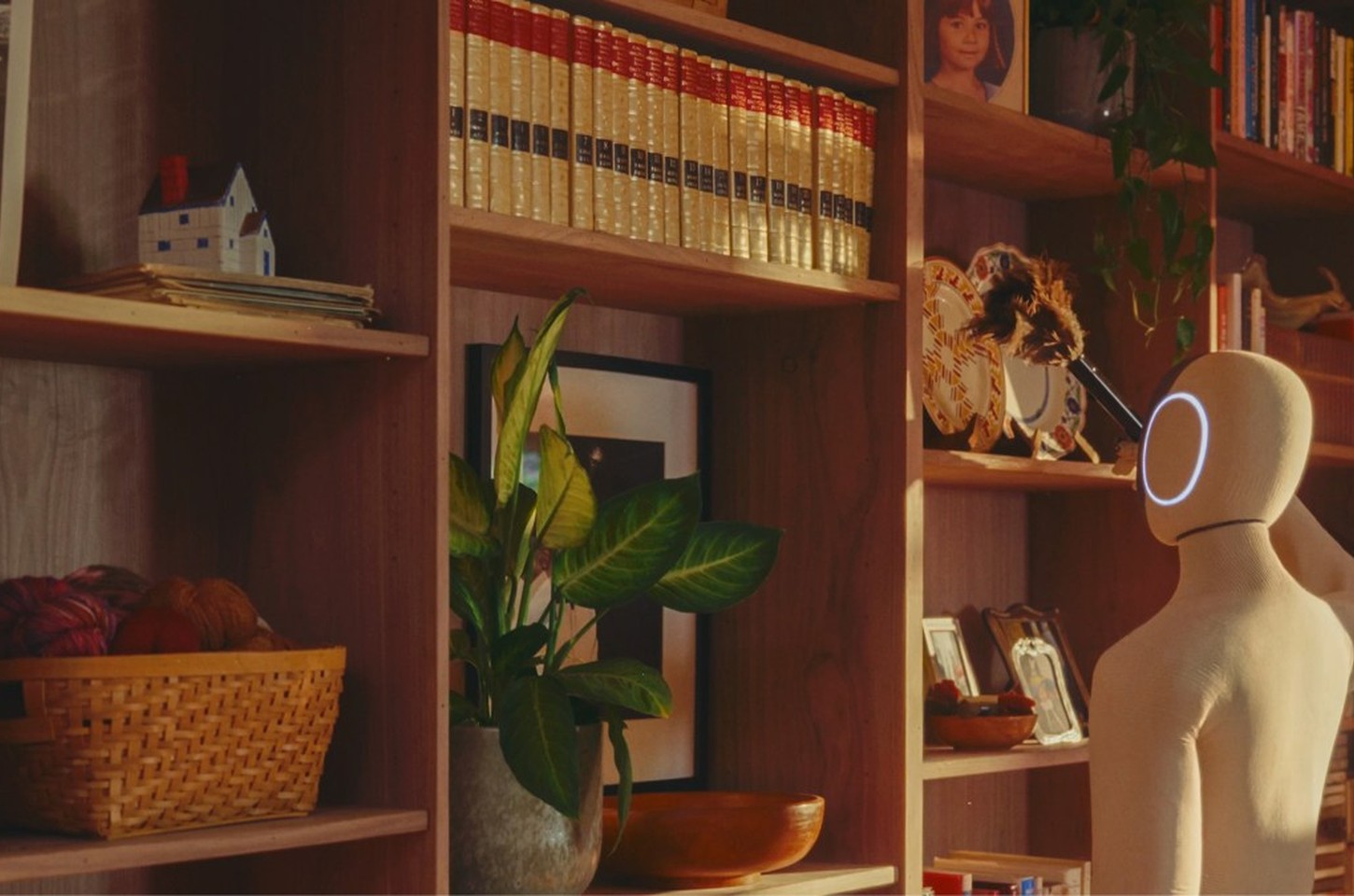 1X lança modelo de IA que ensina robôs humanoides Neo a aprender com vídeos