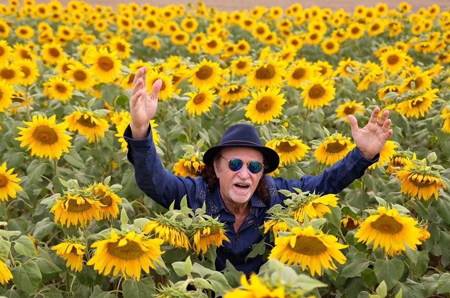 Alceu Valença, 79, revela como o palco é sua vitamina de alegria e comunhão