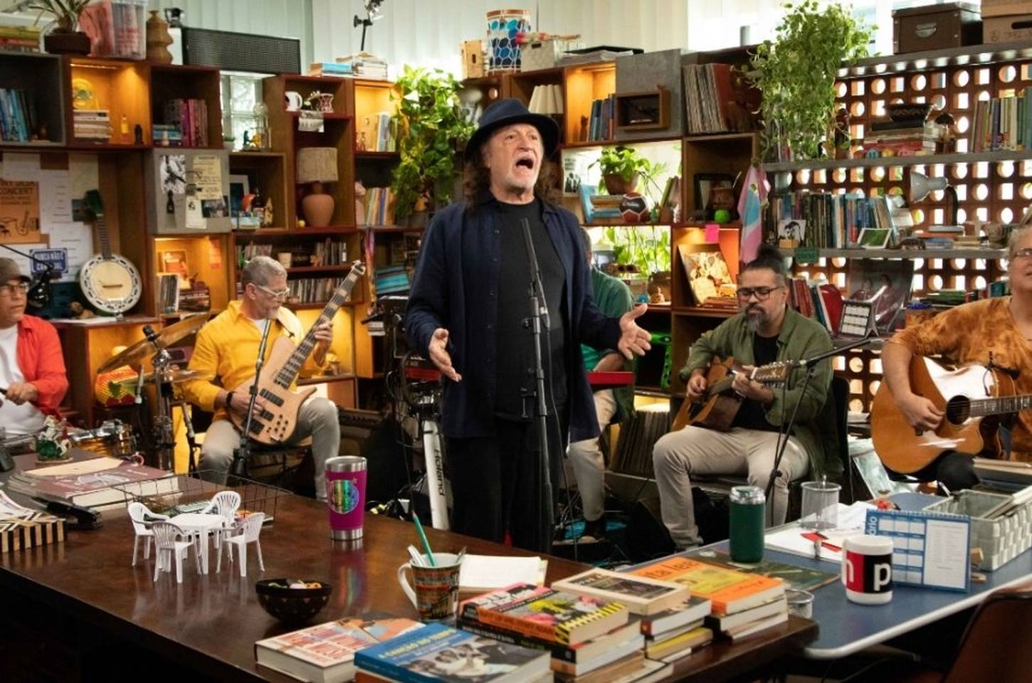 Alceu Valença abre temporada 2026 do Tiny Desk Brasil com repertório carnavalesco