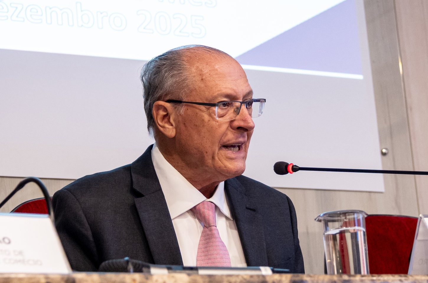 Alckmin vê Brasil em igualdade competitiva com nova tarifa global dos EUA