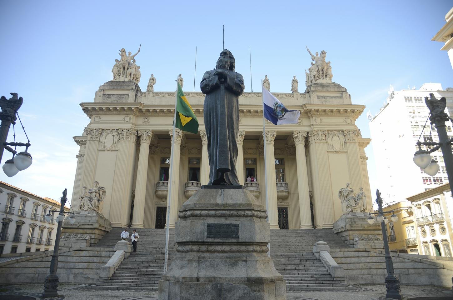 Alerj escolhe novo presidente que será governador do Rio até outubro