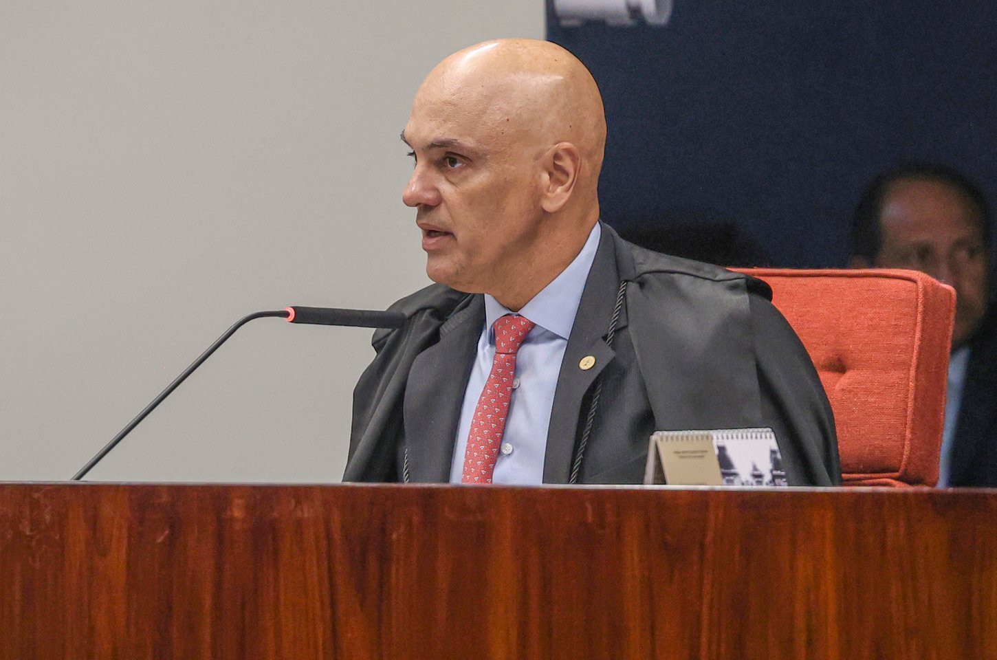 Alexandre de Moraes nega ter viajado em aviões de banqueiro investigado