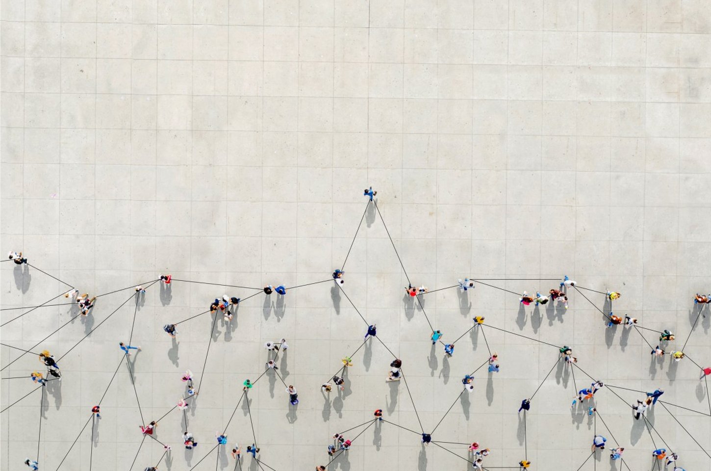 Algoritmos dominam redes sociais, mas confiança em criadores cresce 21%