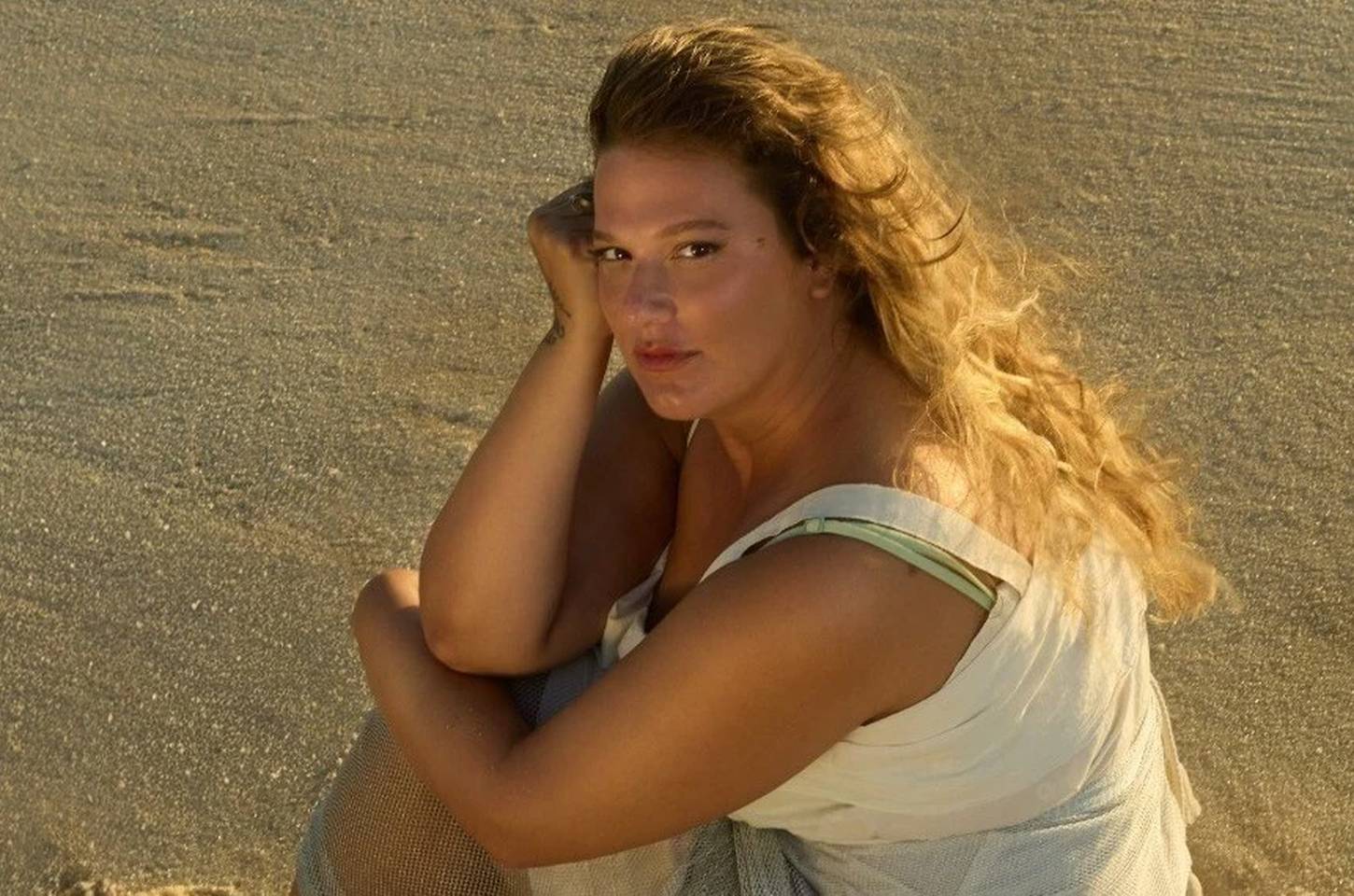 Alice Caymmi lança single com reggae e homenagem ao avô Dorival
