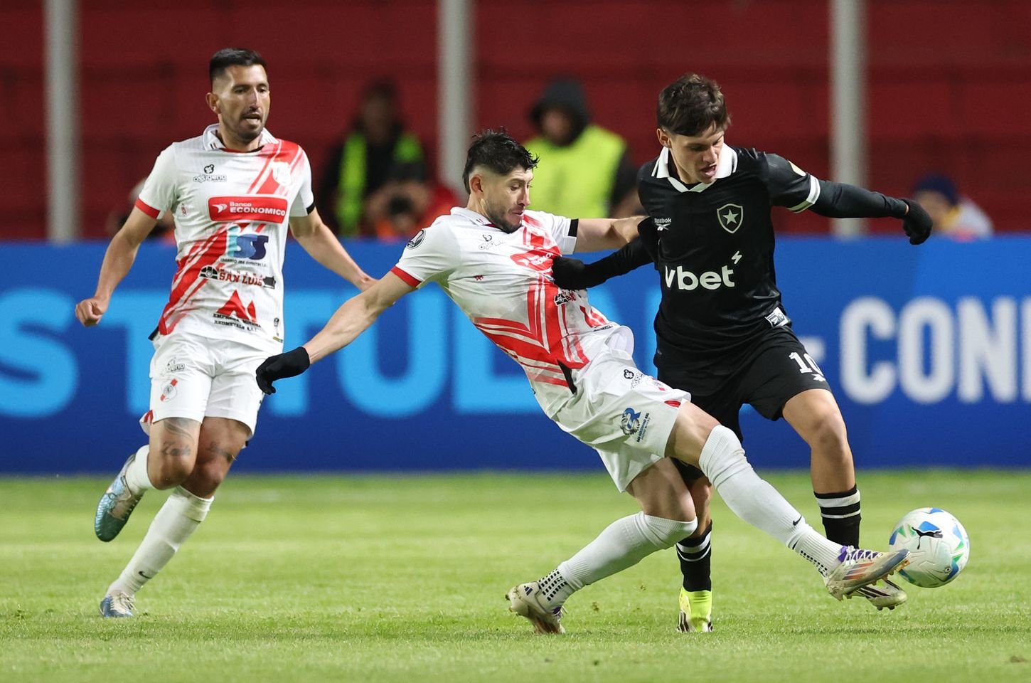 Altitude castiga Botafogo e Bahia em abertura da pré-Libertadores