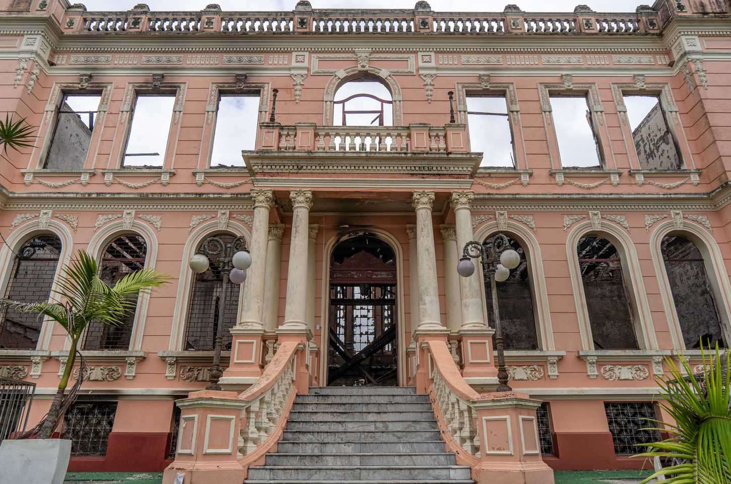 Alunos de colégio histórico de Paranaguá têm aulas em novo espaço