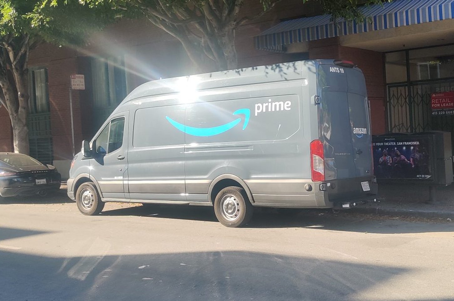 Amazon impõe sobretaxa de combustível a vendedores após guerra no Irã