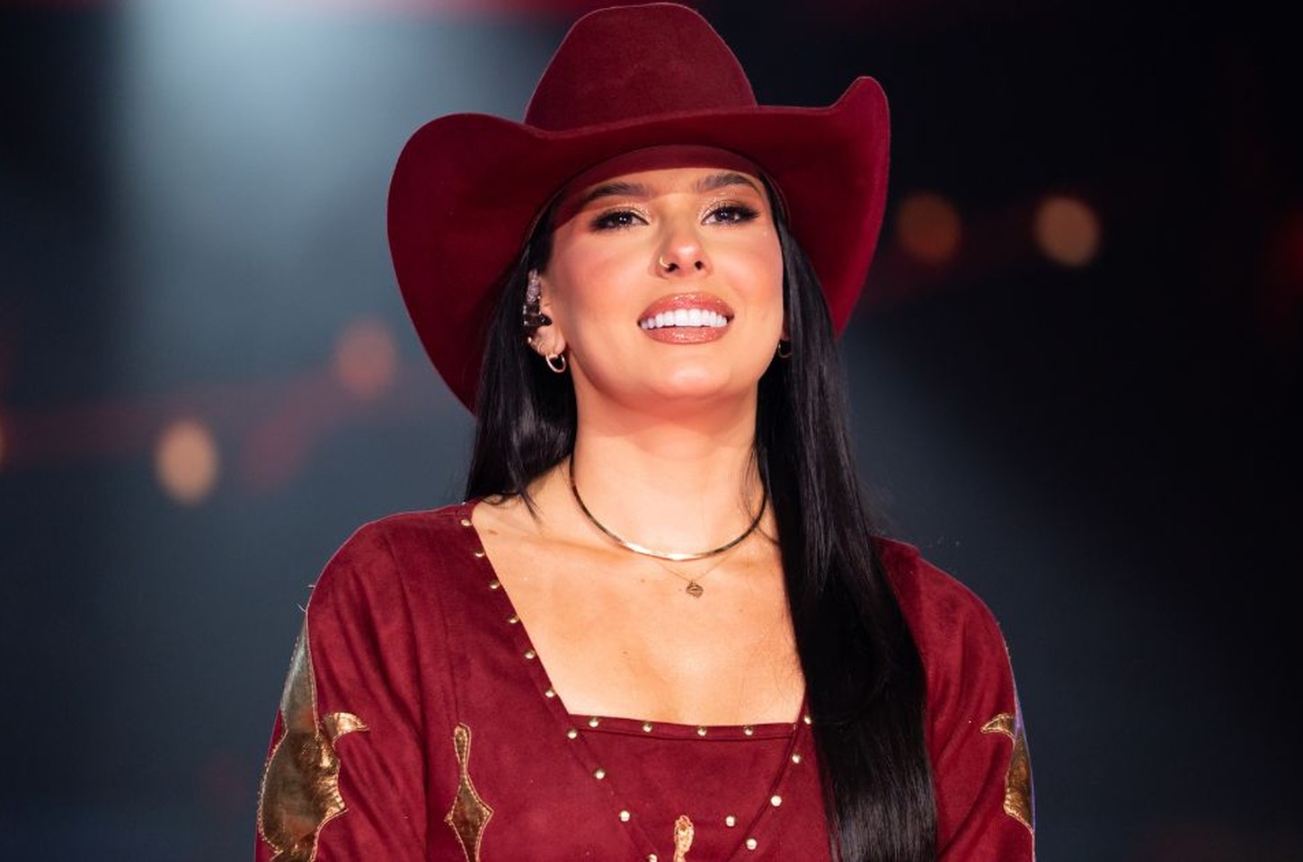 Ana Castela grava 'Altas Horas' com tributo ao sertanejo raiz