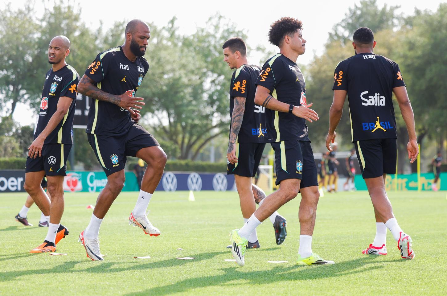 Ancelotti testa novidades em treino da seleção brasileira antes de amistoso