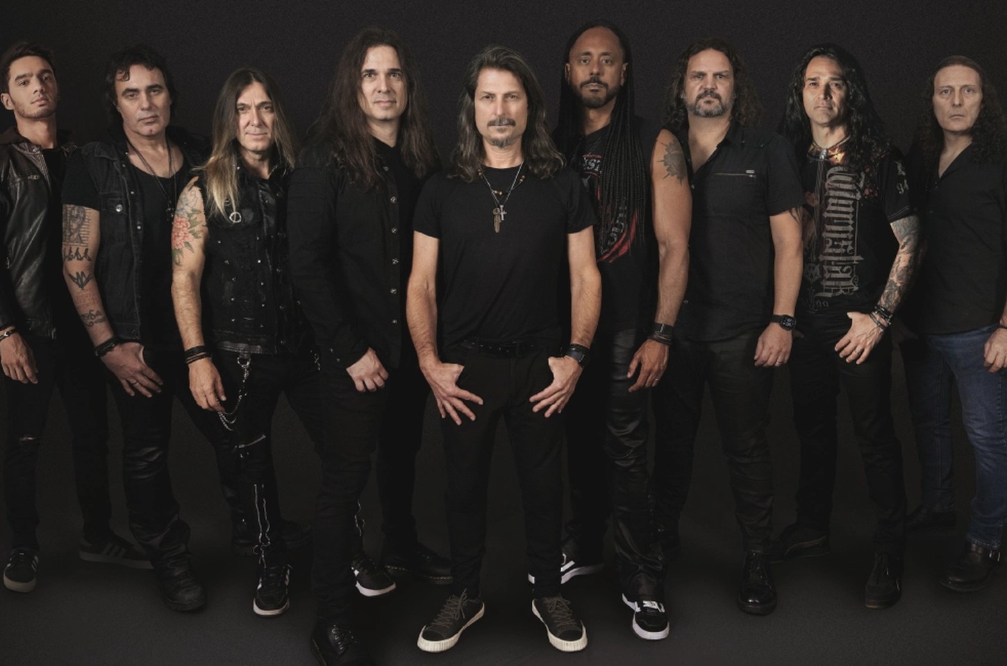 Angra celebra 26 anos com churrasco que reuniu quase toda sua história