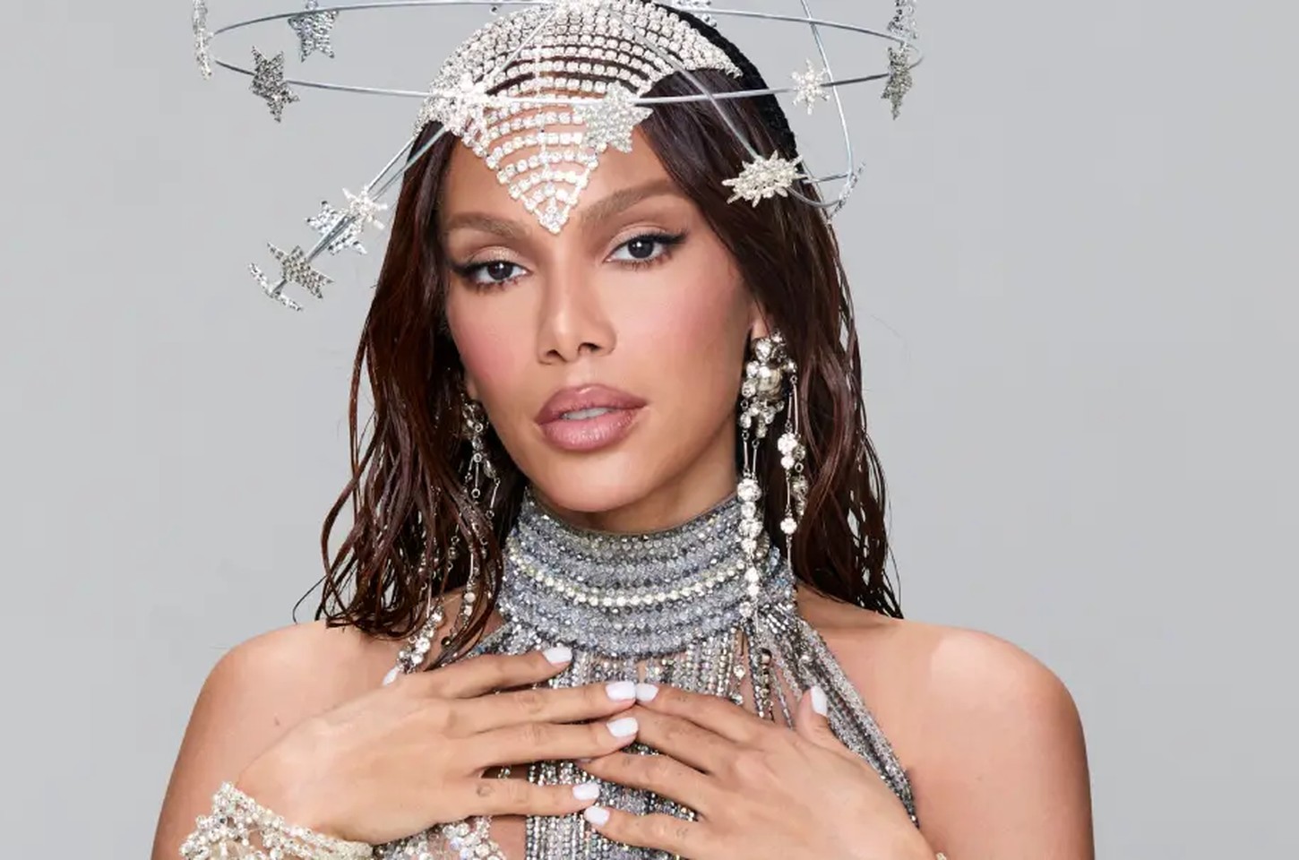 Anitta anuncia turnê "Ensaios da Cosmos" com mais de 20 figurinos para 2026