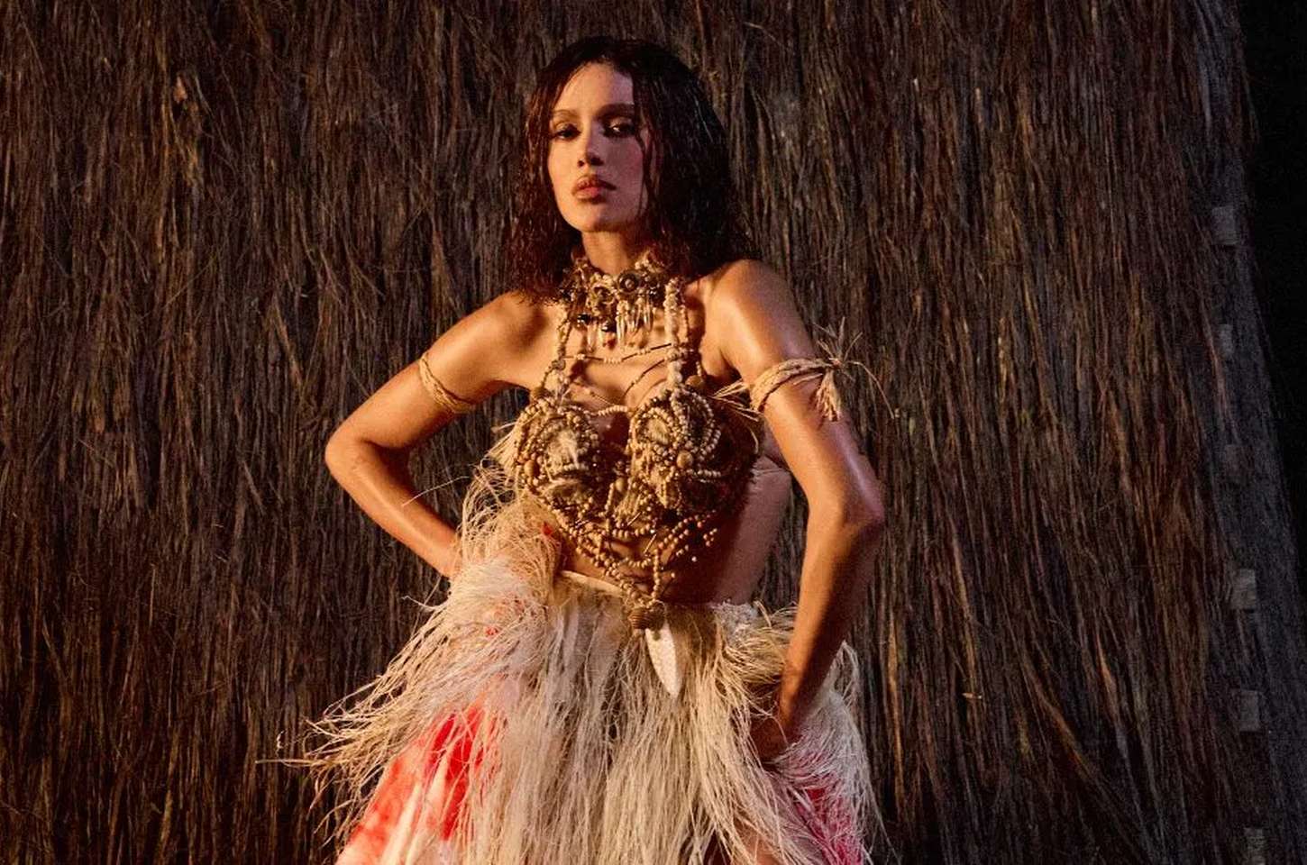 Anitta e Shakira lançam 'Choka Choka', celebração feminina do pop latino