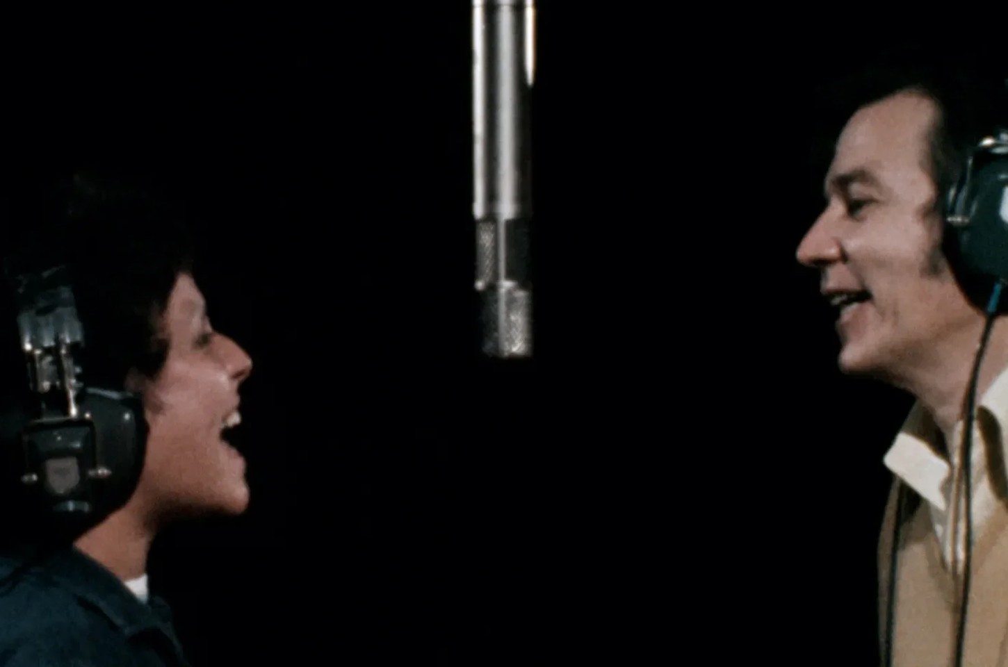 Anne Hathaway destaca música brasileira e carta de Gabriel Jesus em 2025