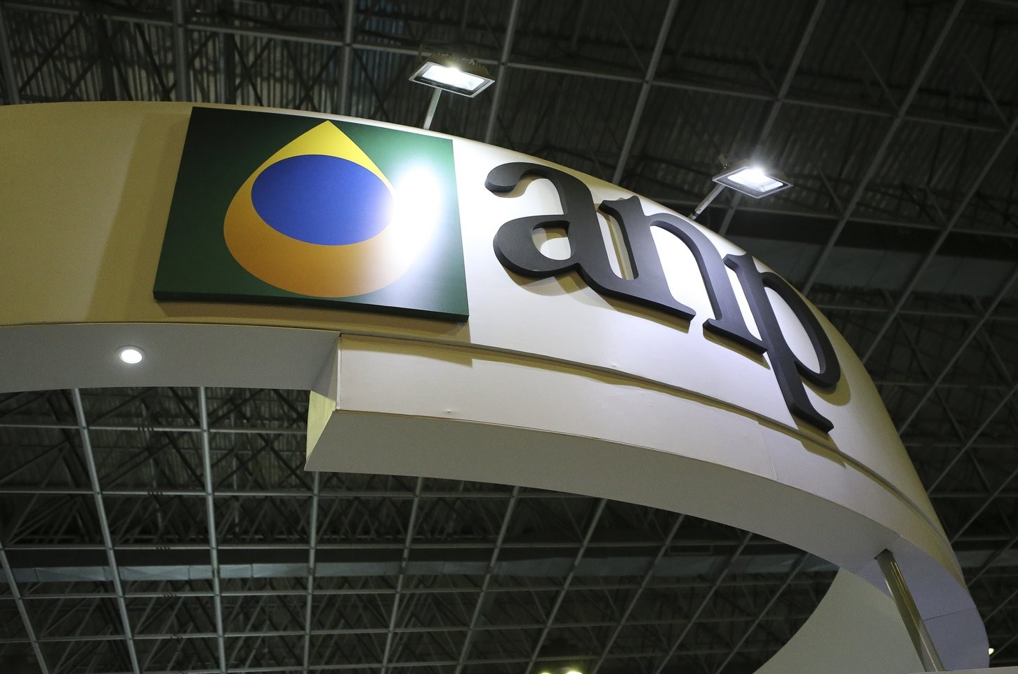 ANP interdita refinaria de Manguinhos no Rio por risco grave à segurança