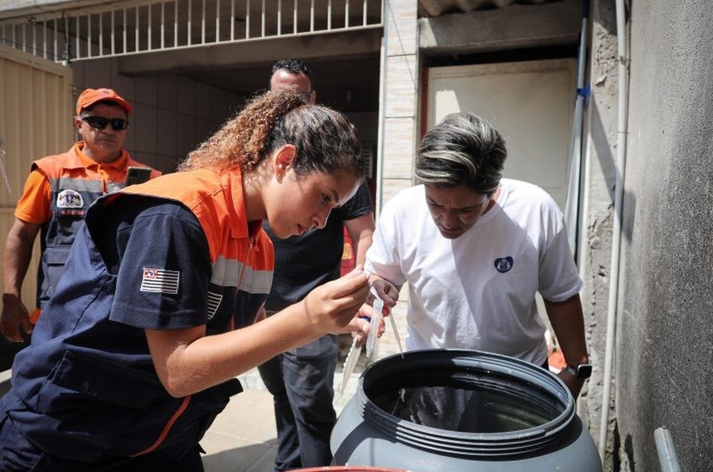 Antes de viajar, combata o Aedes aegypti em casa
