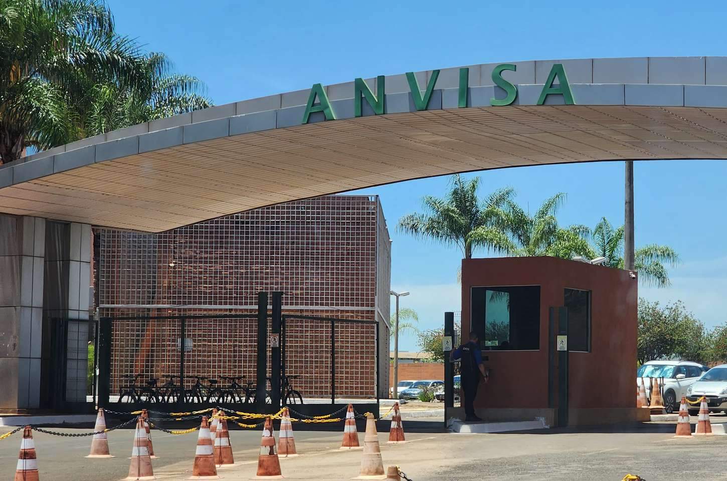 Anvisa proíbe suplementos Prosatril, Erenobis e Óliver Turbo