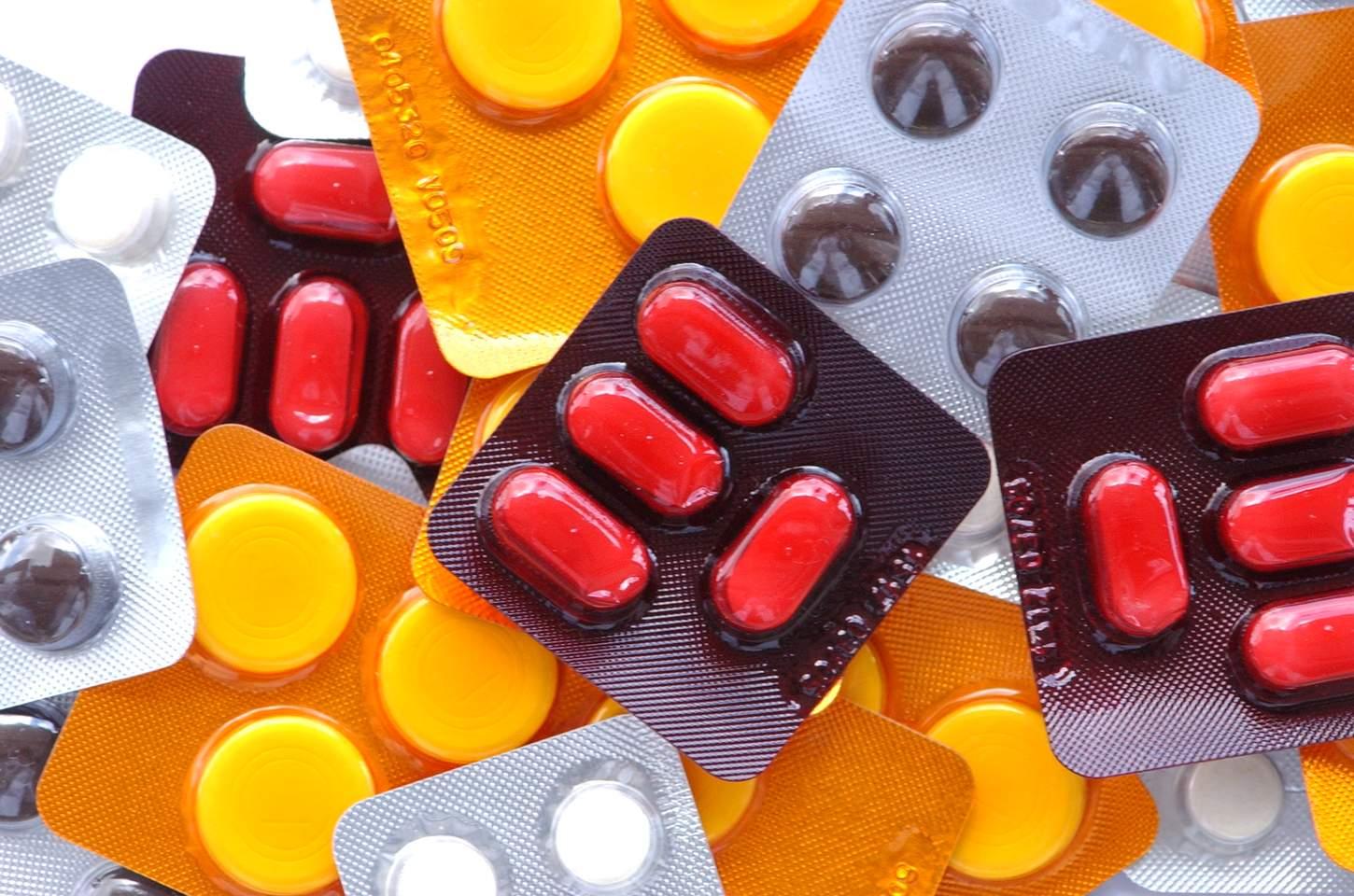 Anvisa proíbe venda de medicamentos das marcas Bwell e Needs