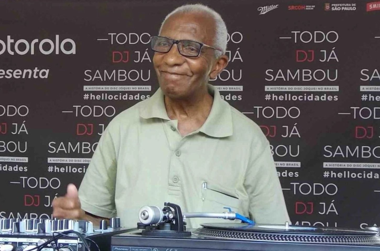 Aos 92 anos, Seu Osvaldo Pereira é o primeiro DJ do Brasil