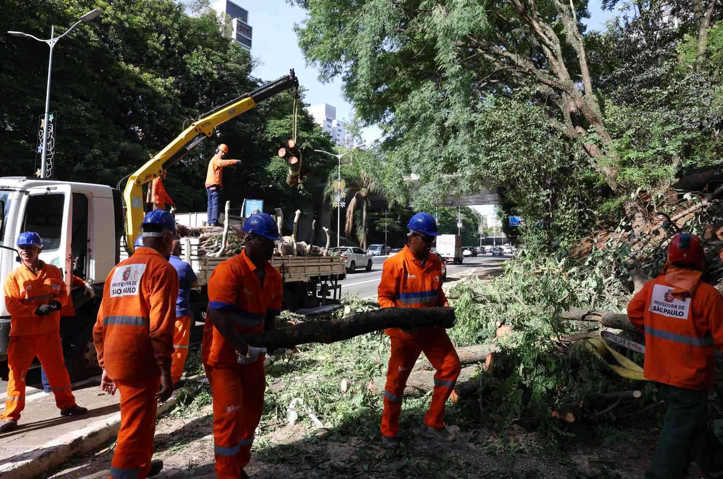Apagão em São Paulo gera protestos e desabastecimento