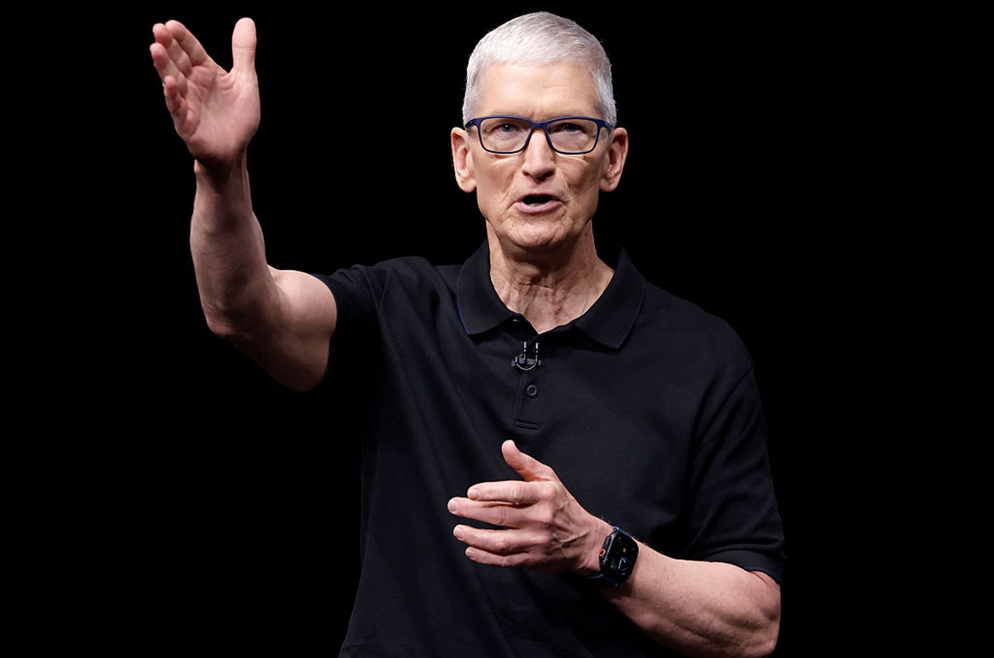 Apple acelera desenvolvimento de três dispositivos com IA para competir com Meta e Snap