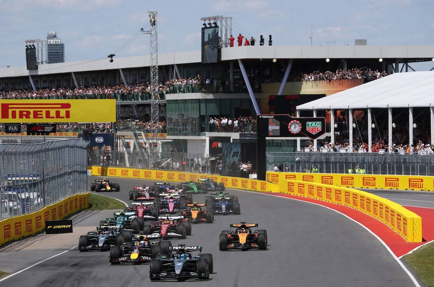 Apple e Netflix unem forças para transmitir F1 e ampliar audiência