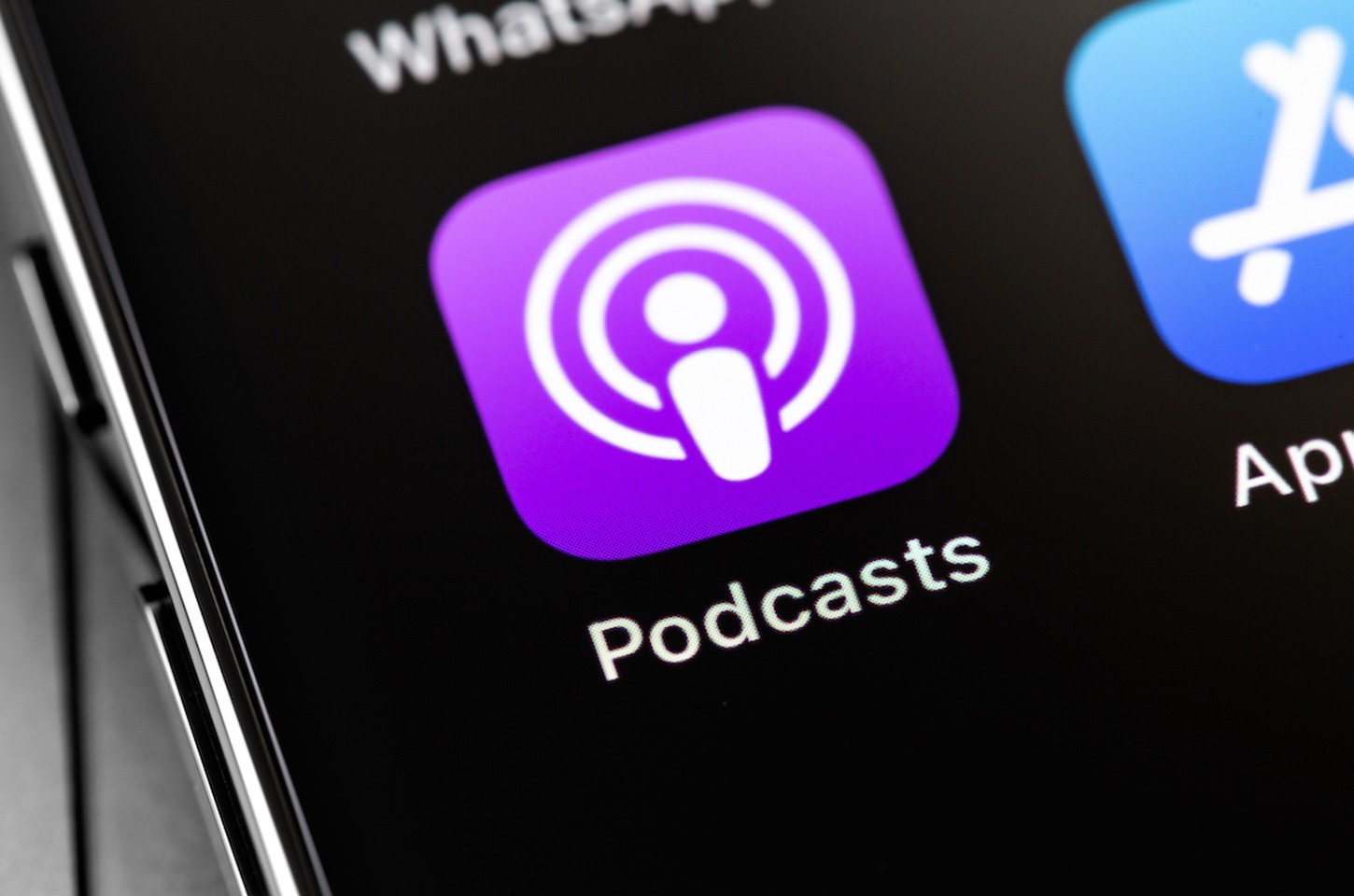 Apple lança experiência de vídeo podcast para competir com YouTube e Spotify