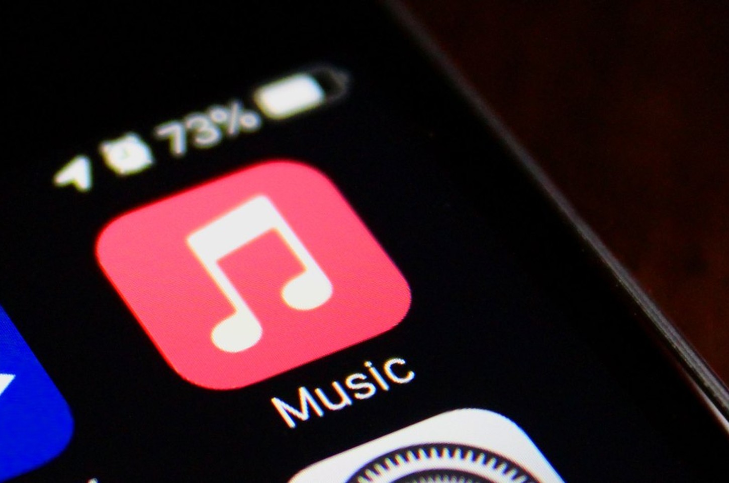 Apple Music e Spotify adotam etiquetas para identificar conteúdo com IA