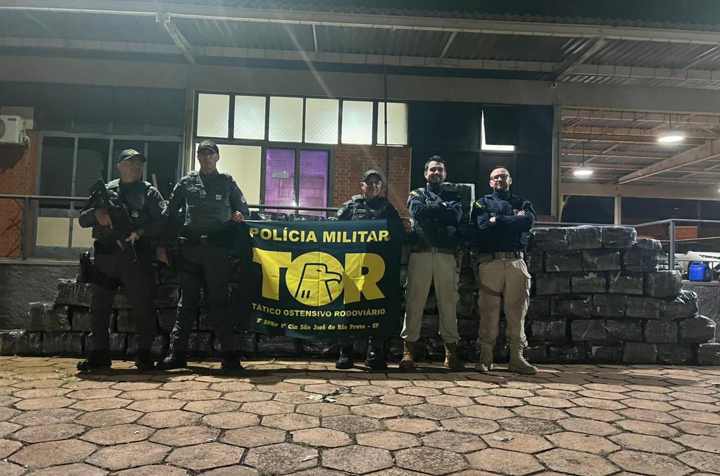 Apreensão de quase 2 toneladas de maconha escondidas em carga de macarrão