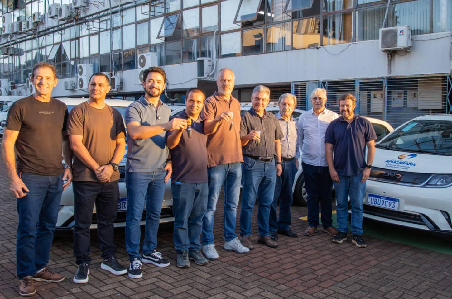 Apucarana apresenta primeiros veículos elétricos da frota municipal