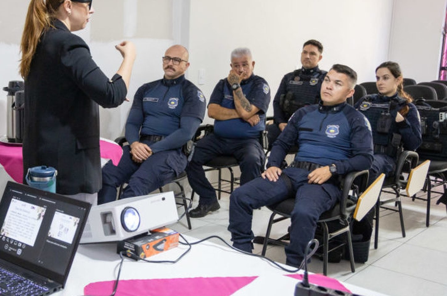 Apucarana capacita agentes de segurança e trânsito para atendimento humanizado a mulheres