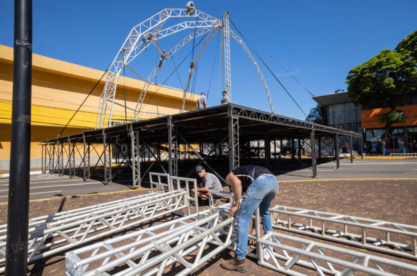 Apucarana celebra 82 anos com festa histórica na Praça Rui Barbosa