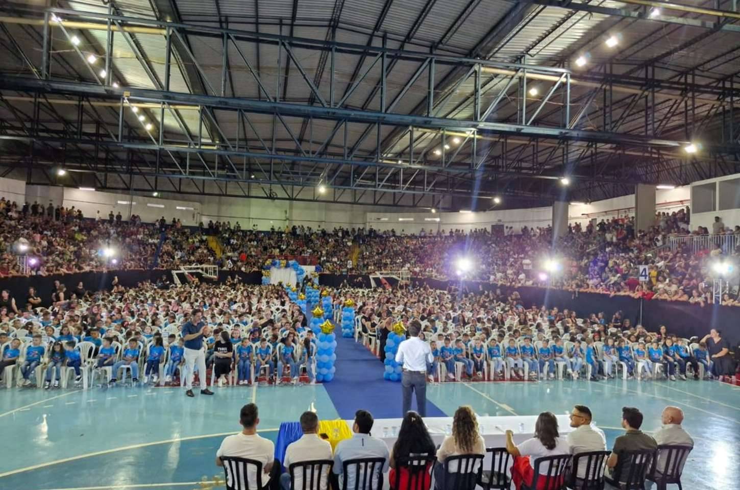 Apucarana celebra formatura de 1.280 crianças que concluem a Educação Infantil