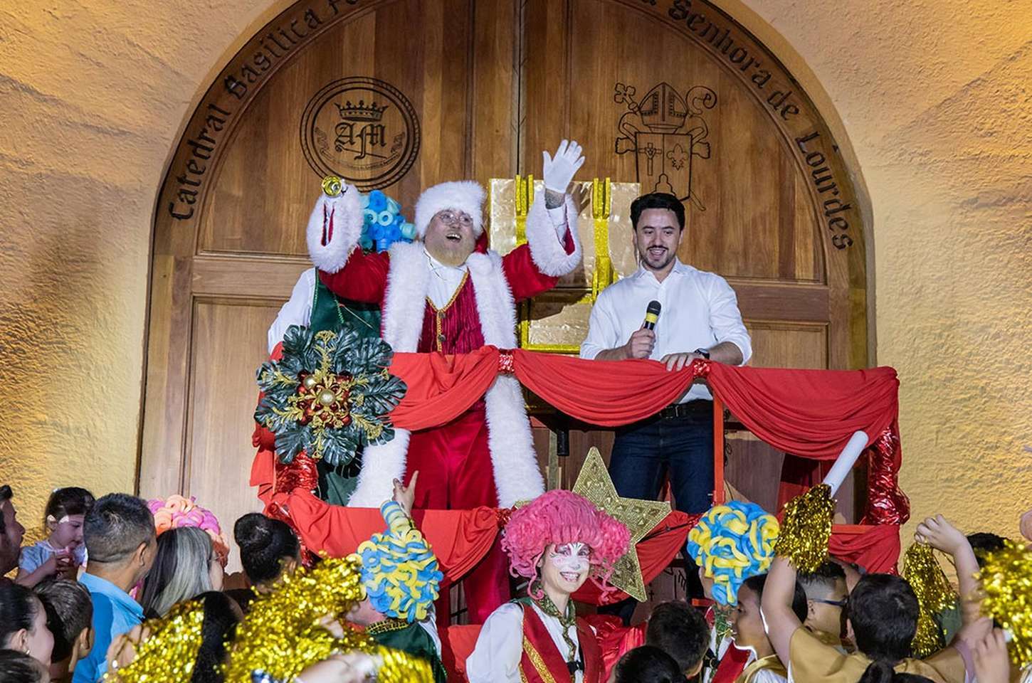 Apucarana Inaugura Natal da Família 2025 com Evento Histórico e Praça Repleta de Emoção