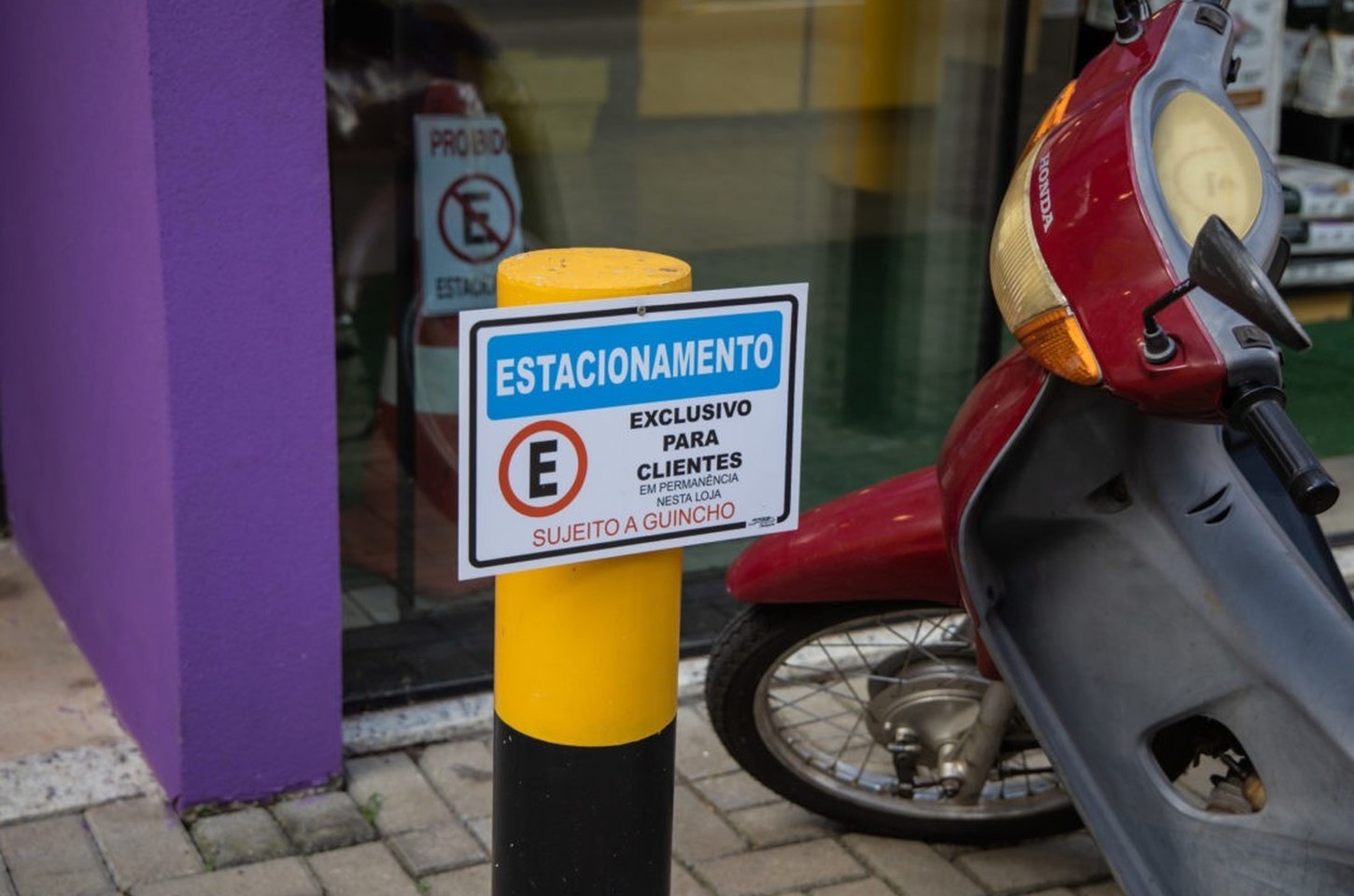Apucarana inicia fiscalização contra uso irregular de estacionamentos comerciais