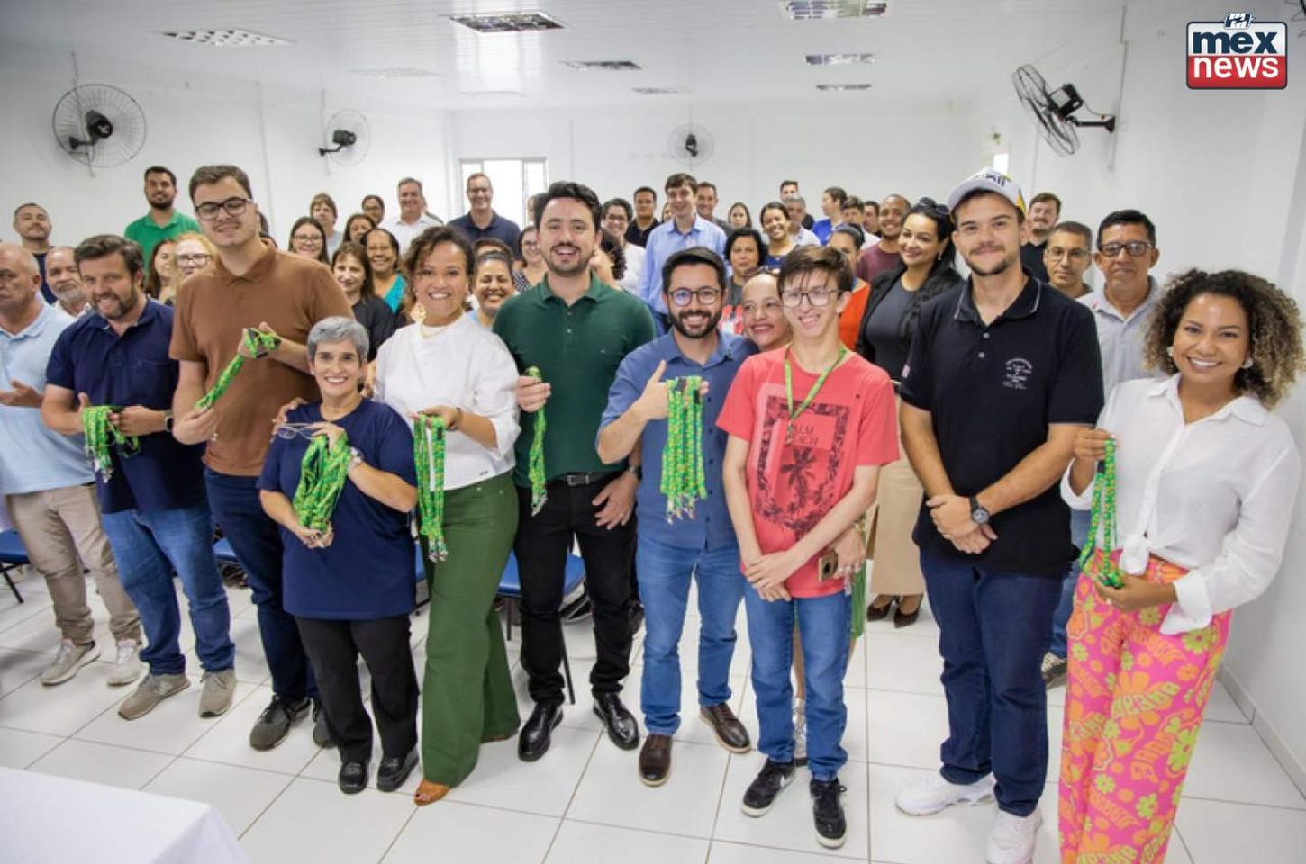 Apucarana reforça inclusão com entrega de cordões de girassol