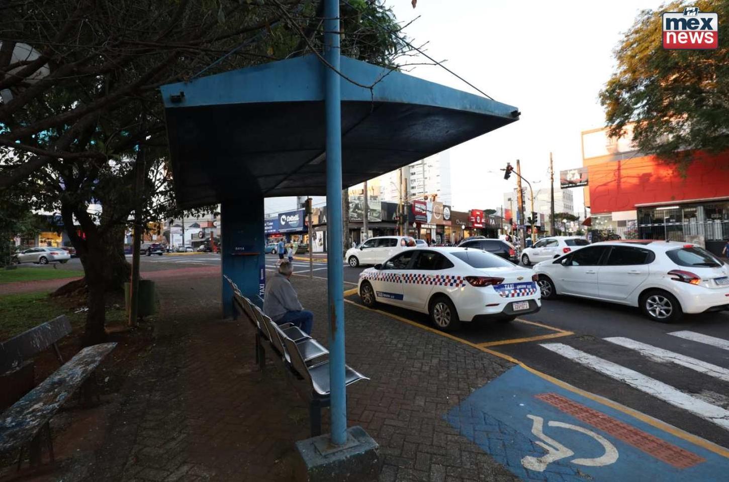 Apucarana reorganiza pontos de táxi no centro da cidade