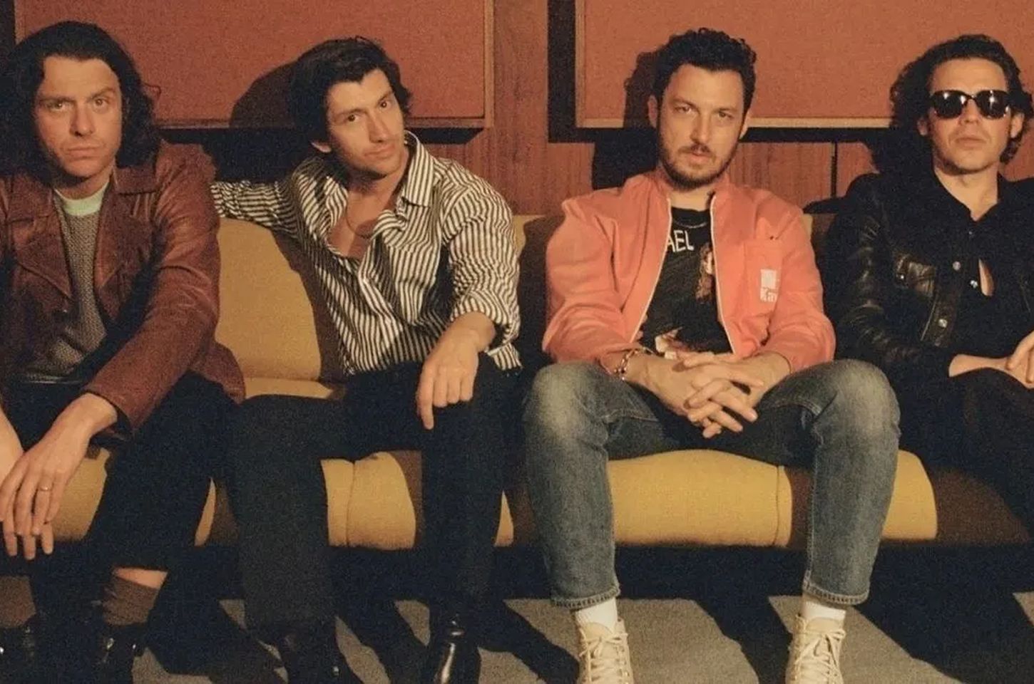 Arctic Monkeys esclarecem rumores sobre fim da banda após single