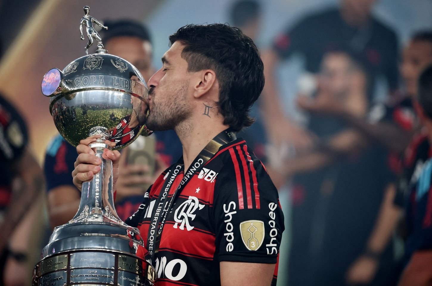 Arrascaeta disputa prêmio Rei da América contra Messi e Martínez