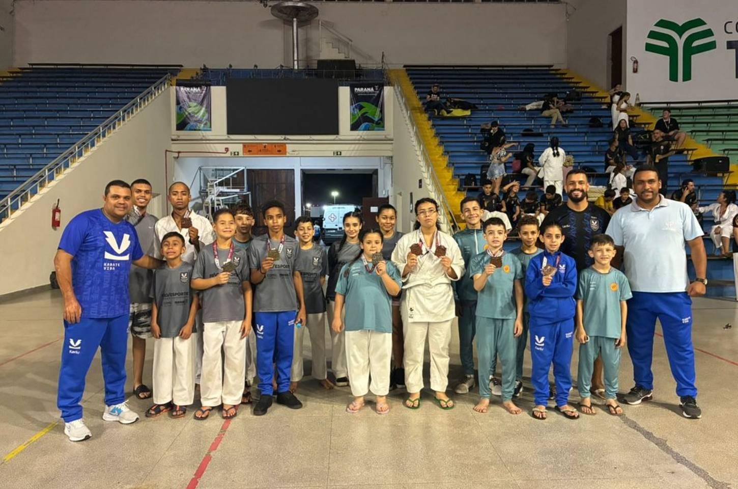 Atletas de Apucarana brilham na 2ª fase do Campeonato Paranaense de Karatê