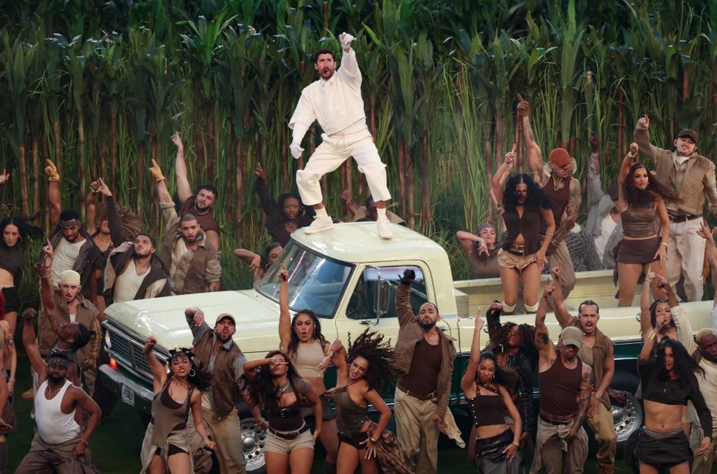 Bad Bunny inspira artistas com show no Super Bowl e mensagem de união