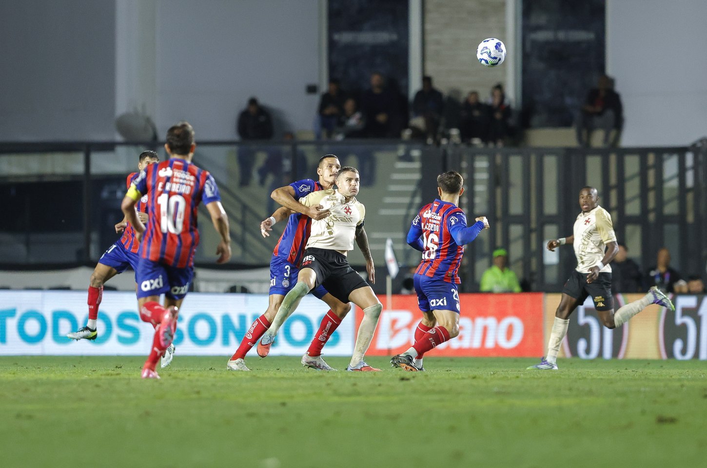 Bahia e Vasco se enfrentam em Salvador com objetivos distintos no Brasileirão