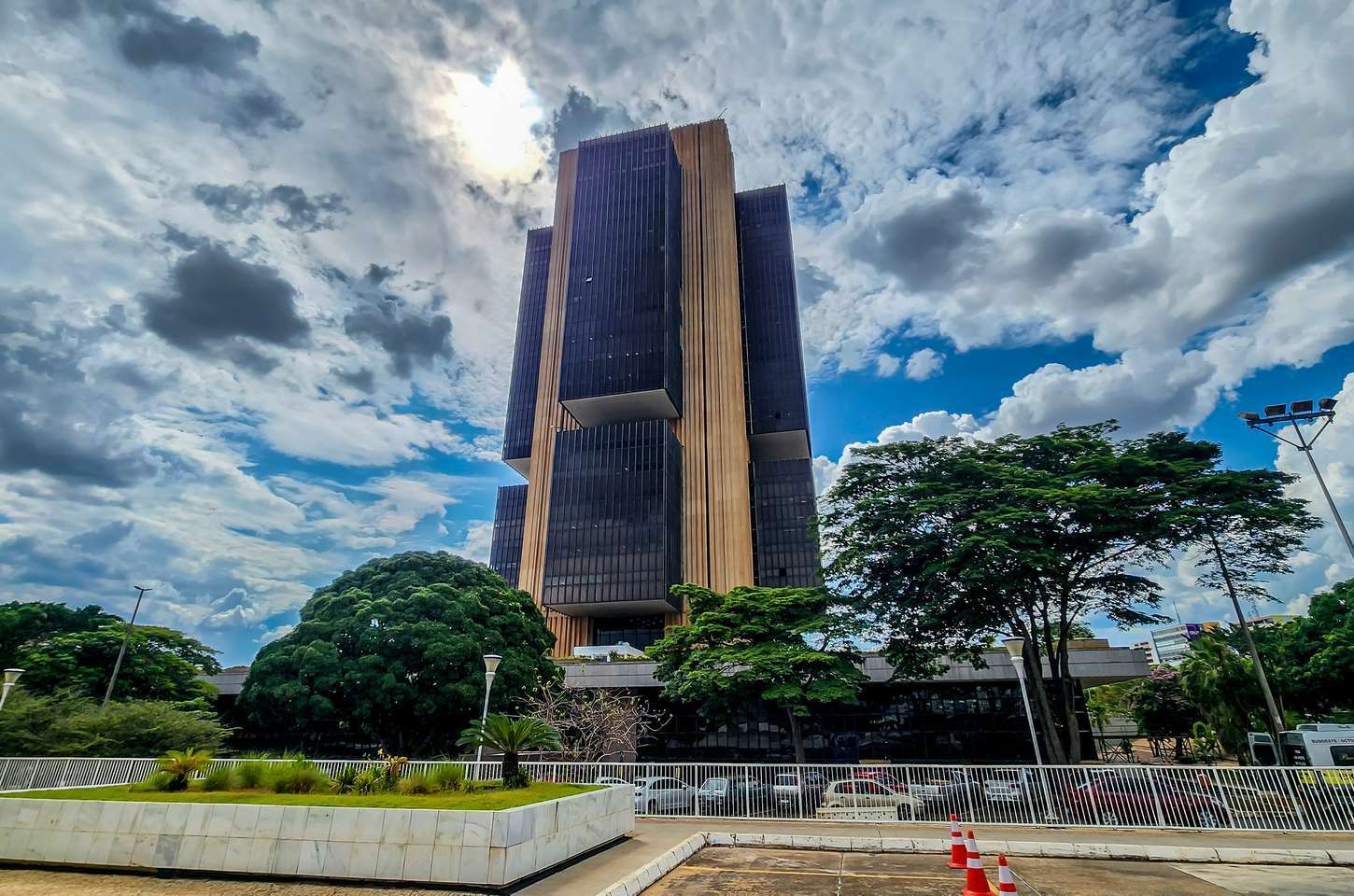 Banco Central corta juros pela primeira vez em quase dois anos