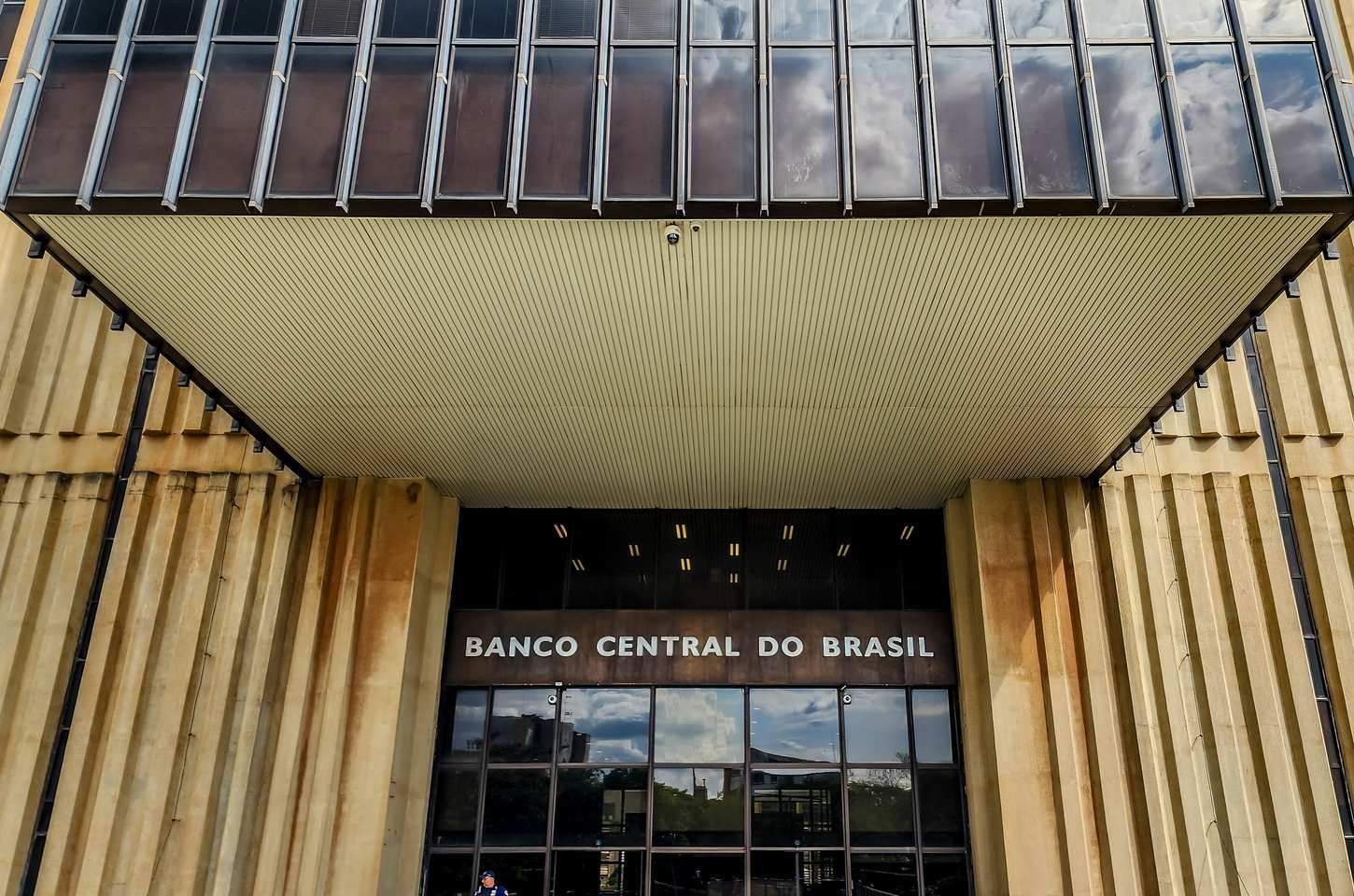 Banco Central mantém juros em 15% ao ano em decisão unânime
