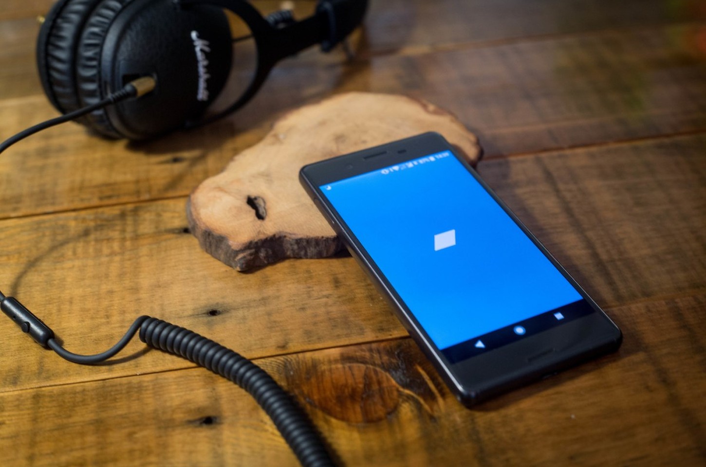 Bandcamp bane música gerada por IA em meio a polêmica legal