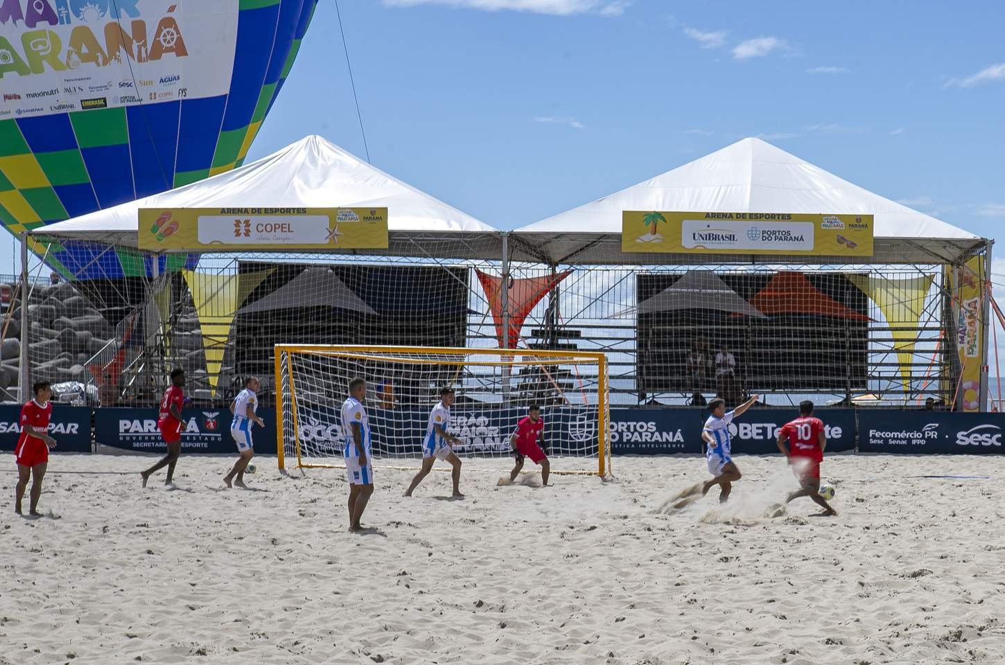 Beach soccer brilha no litoral paranaense com títulos do Inter e do Avaí