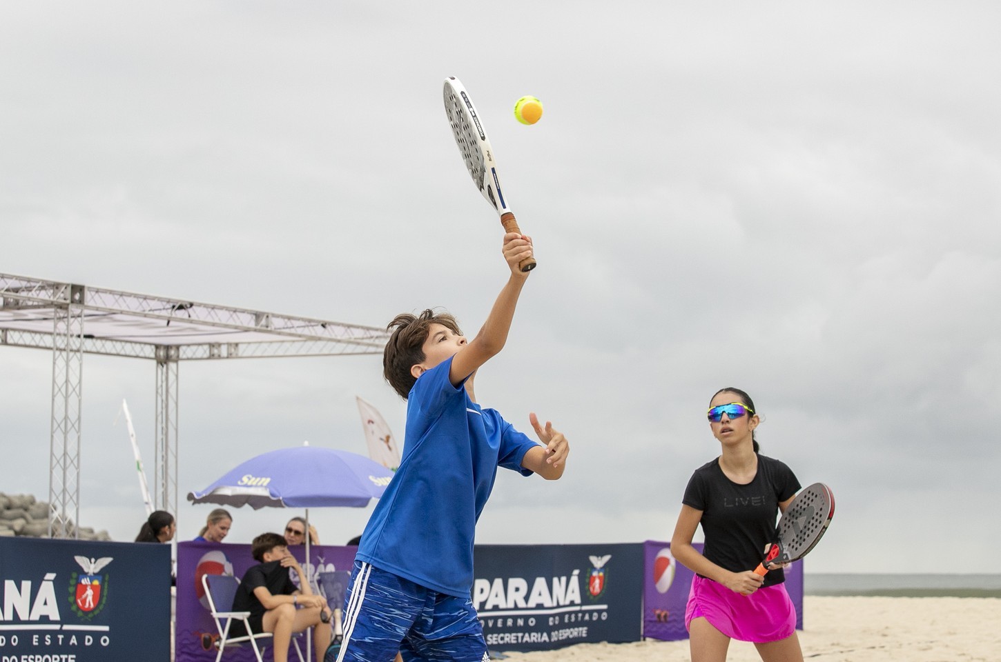 Beach tennis reúne mais de 200 atletas em torneio oficial no Paraná