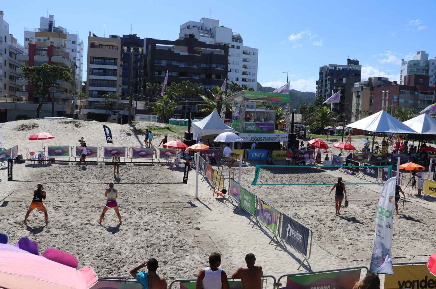 Beach tennis reúne mais de 200 atletas no litoral do Paraná