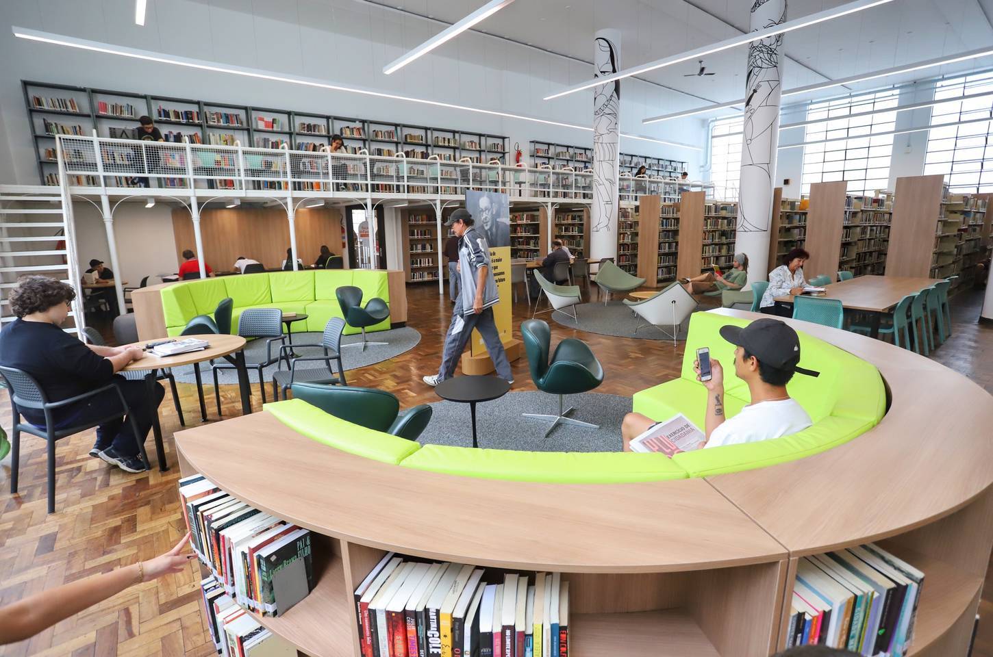 Biblioteca pública do Paraná encerra o ano com programação cultural intensa
