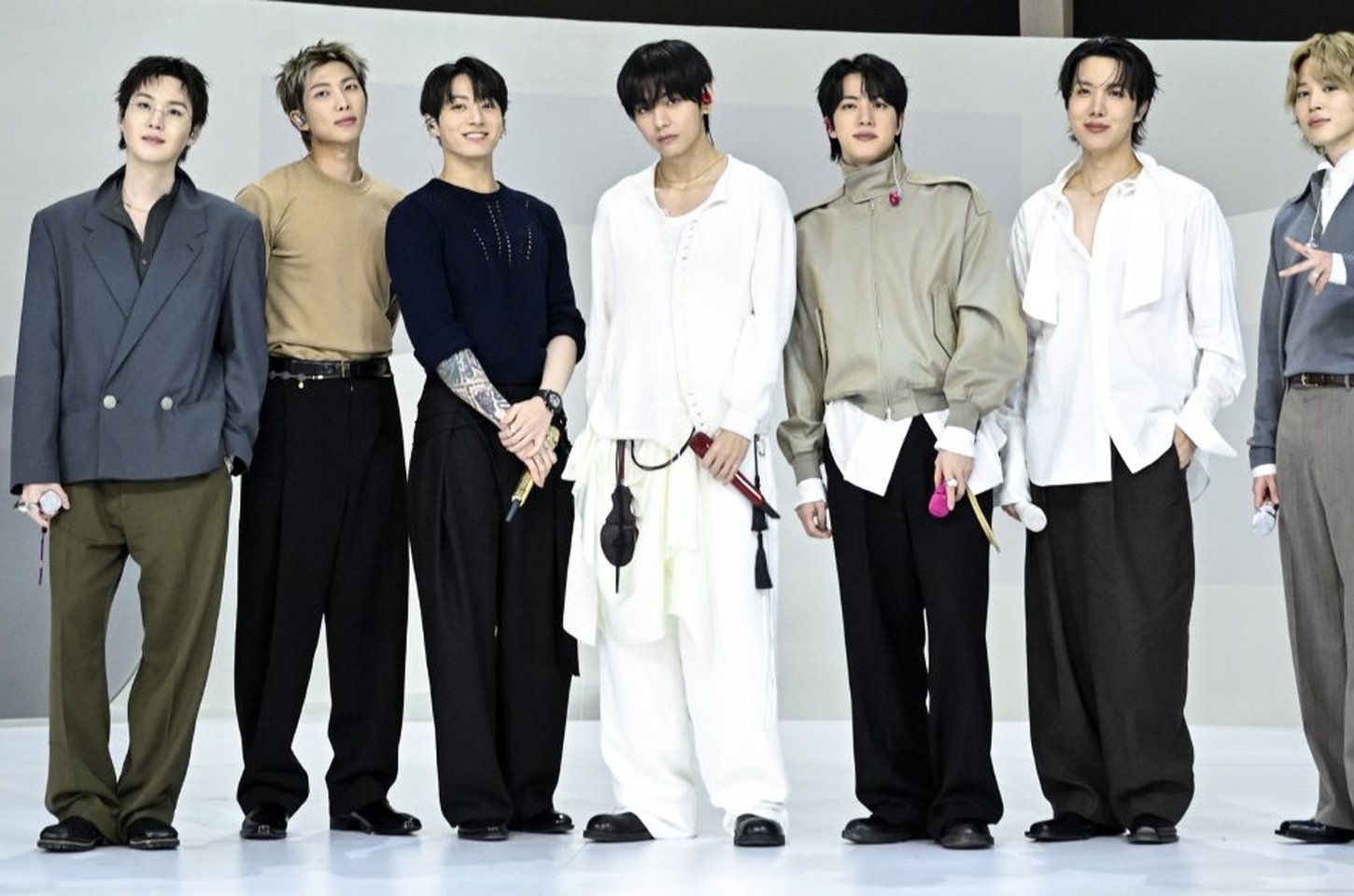 BIGHIT MUSIC processa autores de publicações maliciosas contra BTS