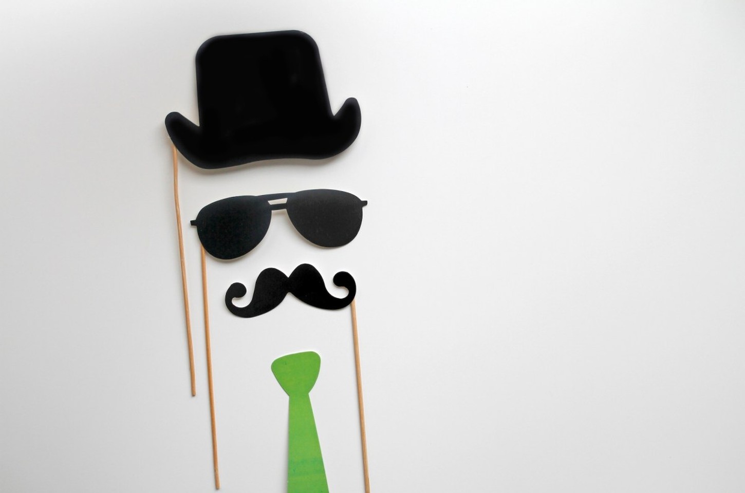 Bigode de brincadeira: crianças driblam verificação de idade em sites adultos